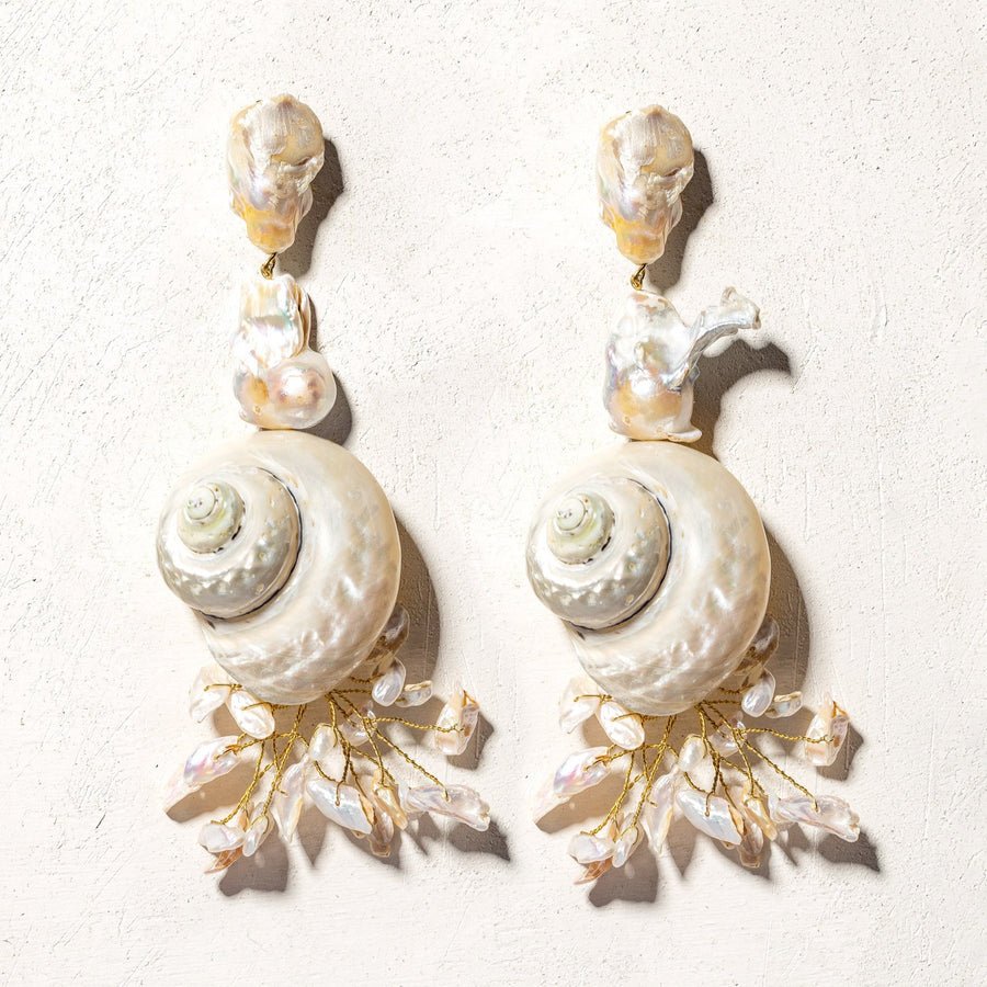 LOVE MARINE - Orecchini pendenti in perle di fiume e conchiglie