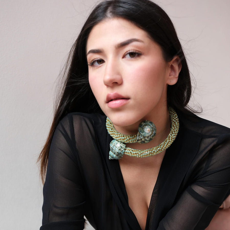 LOVE MARINE SNAKE- Collana in catena di cristallo e conchiglie verdi