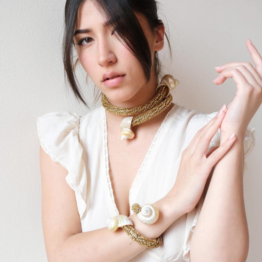 LOVE MARINE SNAKE- Bracciale in catena di cristallo e conchiglie